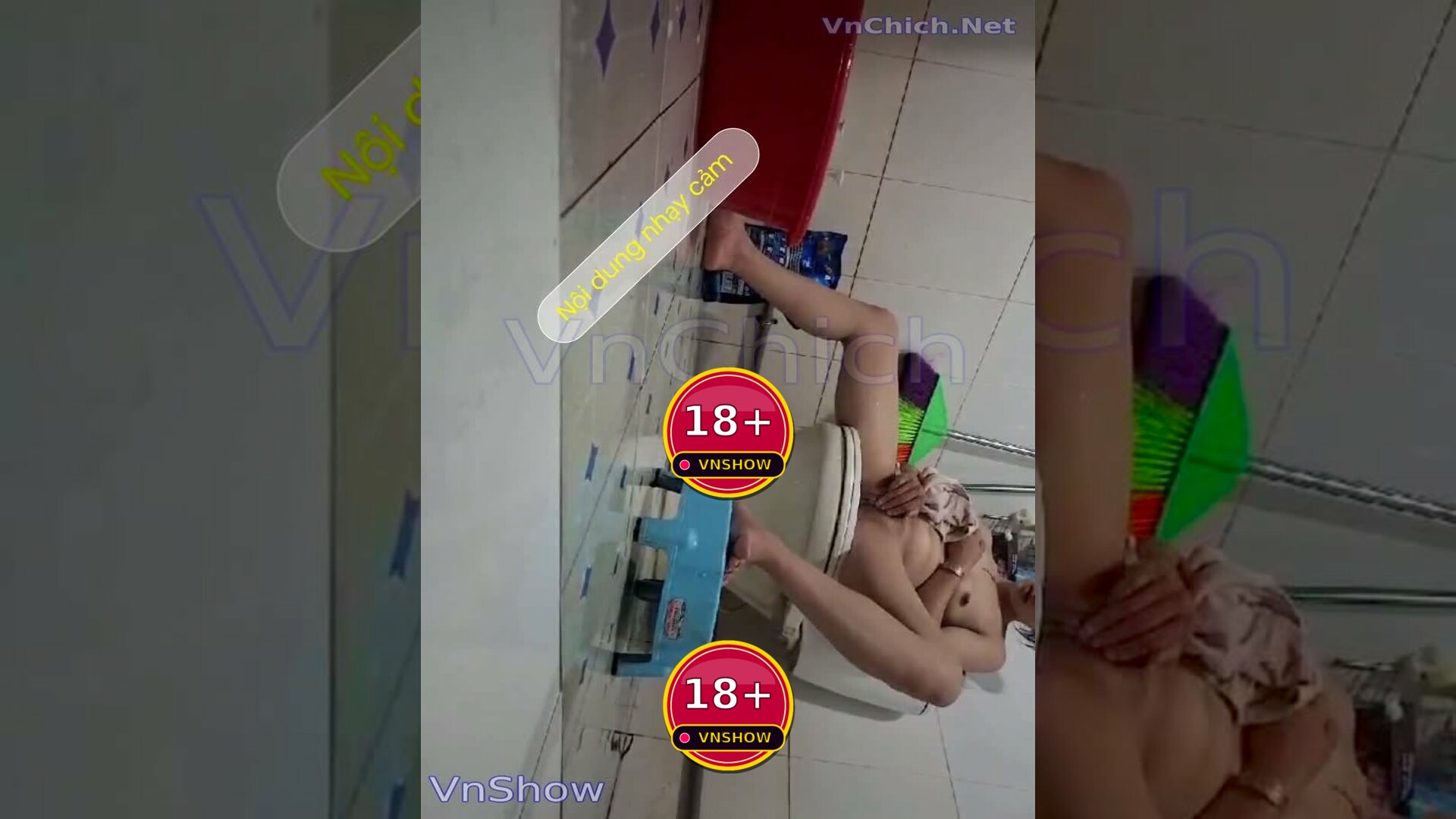 Vô tình quay được cảnh e nó móc b*ớm kích thích thật ae à nhiều khi muốn mở cửa ra đút con cắ ... Video X từ @Akifan9999