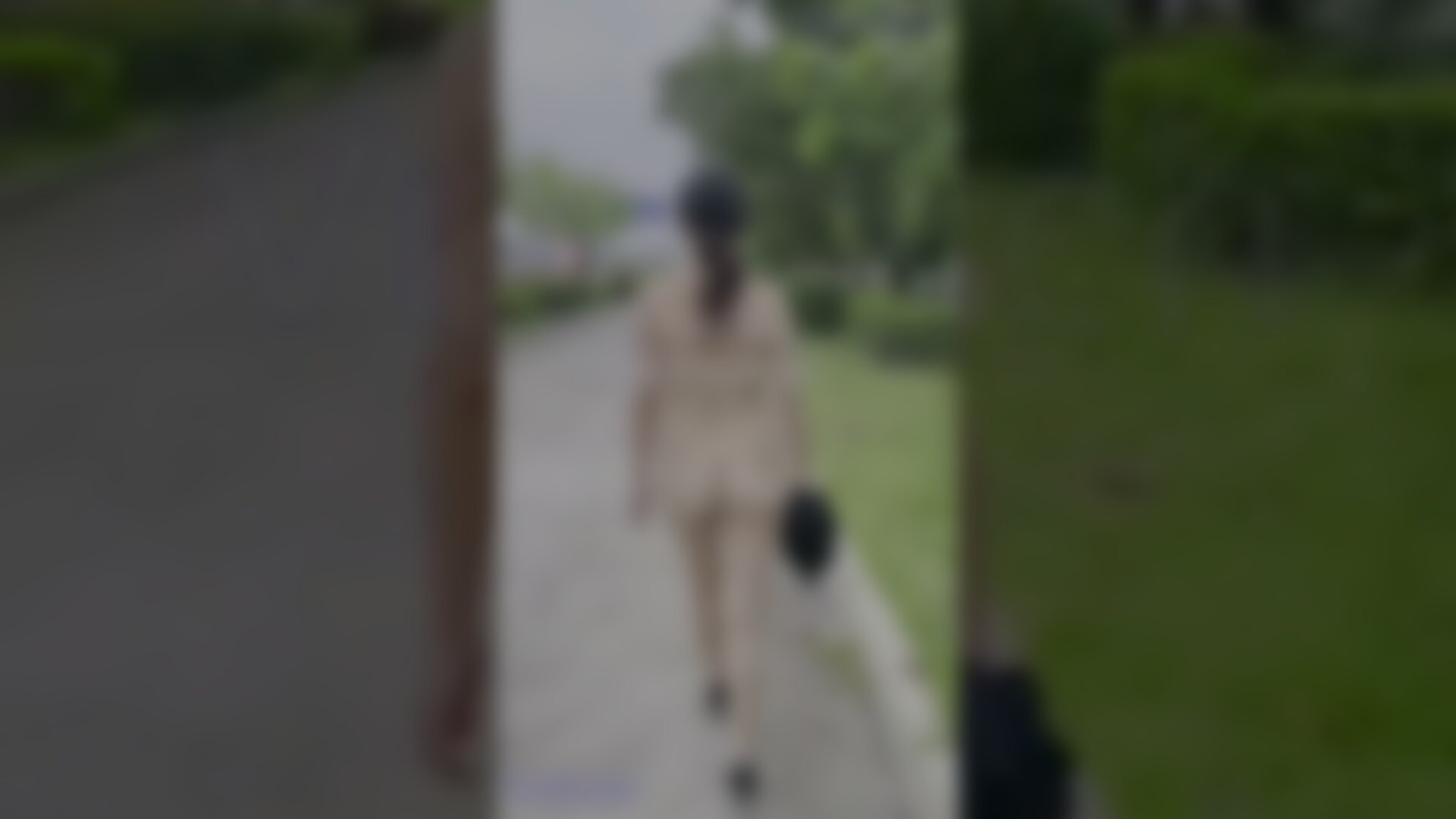 Người đẹp nude lộ hàng trong công viên, đeo mặt nạ và đi giày cao gót màu đen, trên bụng ... Video X từ @natalyguerrerob